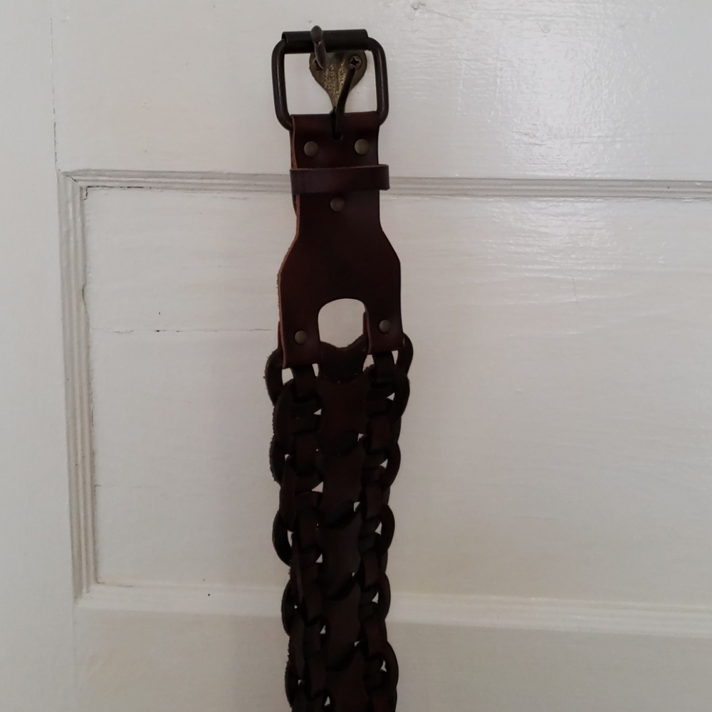 Chunky leather belt